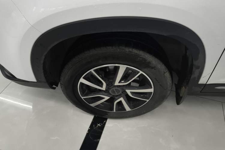 Used FORTHING T5 2022 Grand Edition 1.6L Manual Dream-Chasing Five-Seat Model Left Front Wheel Hub