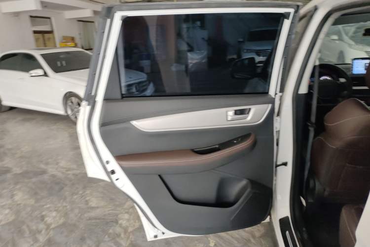 Used FORTHING T5 2022 Shengshi Edition 1.5T Automatic Dream Version Five Seats Left Rear Door Interior