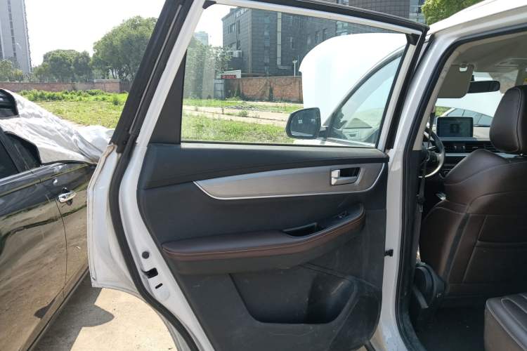 Used FORTHING T5 2022 Grand Edition 1.6L Manual Dream-Chasing Five-Seat Model Left Rear Door Interior