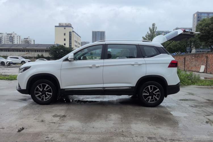 Used FORTHING T5 2022 Grand Edition 1.6L Manual Dream-Chasing Five-Seat Model Left Side