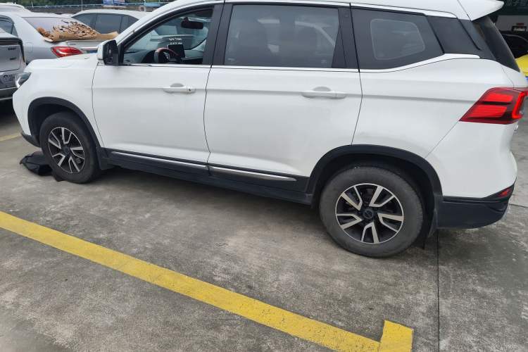 Used FORTHING T5 2022 Shengshi Edition 1.5T Automatic Dream Version Five Seats Left Side