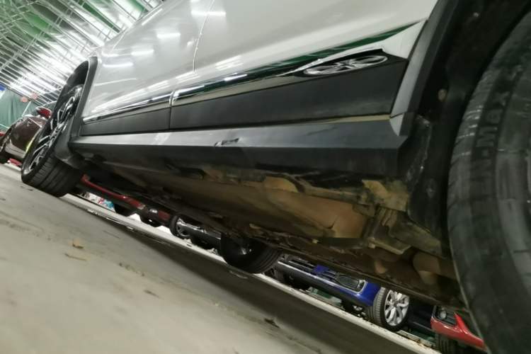 Used FORTHING T5 2022 Shengshi Version 1.5T Automatic - Yuanmeng Edition 5 Seats Left Side Sill