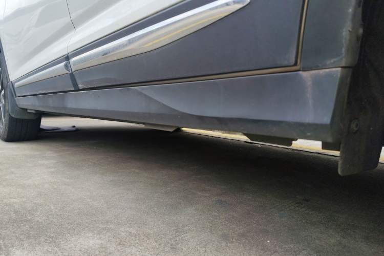 Used FORTHING T5 2022 Shengshi Edition 1.5T Automatic Dream Version Five Seats Left Side Sill