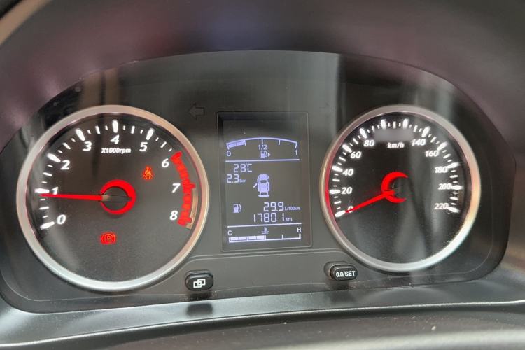 Used FORTHING T5 2022 Grand Edition 1.6L Manual Dream-Chasing Five-Seat Model Odometer Close Up