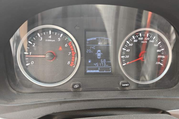 Used FORTHING T5 2022 Grand Edition 1.6L Manual Dream Version 5-Seater Odometer Close Up