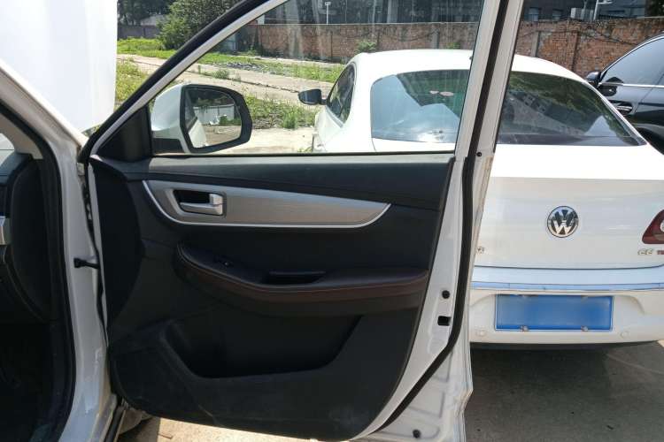 Used FORTHING T5 2022 Grand Edition 1.6L Manual Dream-Chasing Five-Seat Model Right Front Door Interior