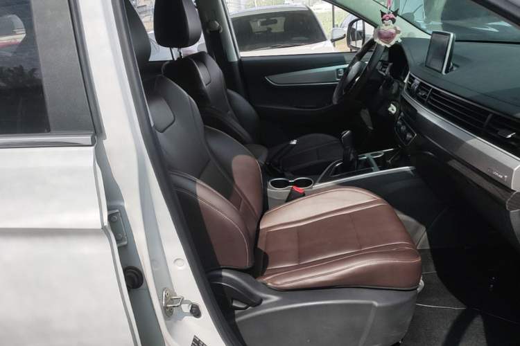 Used FORTHING T5 2022 Grand Edition 1.6L Manual Dream-Chasing Five-Seat Model Right Front Seat