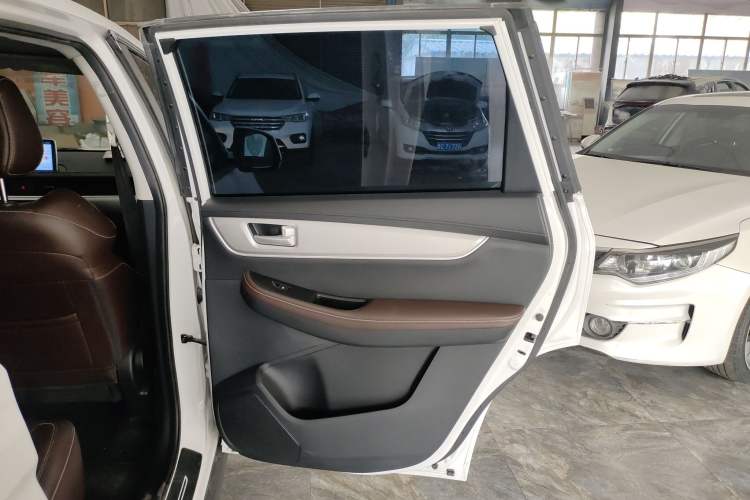 Used FORTHING T5 2022 Shengshi Edition 1.5T Automatic Dream Version Five Seats Right Rear Door Interior