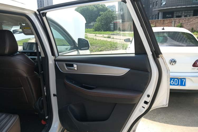 Used FORTHING T5 2022 Grand Edition 1.6L Manual Dream-Chasing Five-Seat Model Right Rear Door Interior