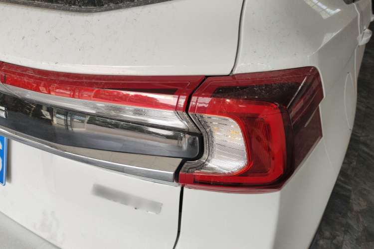 Used FORTHING T5 2022 Shengshi Edition 1.5T Automatic Dream Version Five Seats Right Rear Taillight