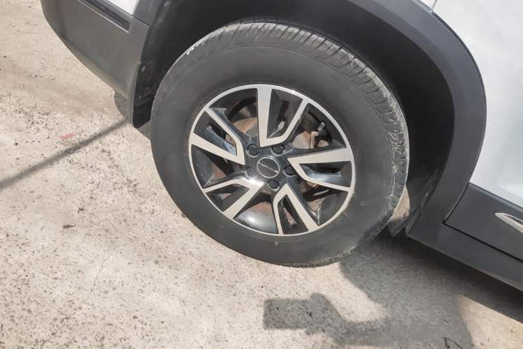 Used FORTHING T5 2022 Grand Edition 1.6L Manual Dream-Chasing Five-Seat Model Right Rear Wheel Hub