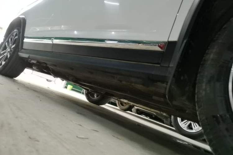 Used FORTHING T5 2022 Shengshi Version 1.5T Automatic - Yuanmeng Edition 5 Seats Right Side Sill