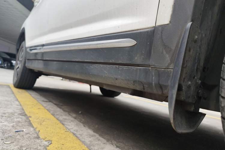 Used FORTHING T5 2022 Shengshi Edition 1.5T Automatic Dream Version Five Seats Right Side Sill