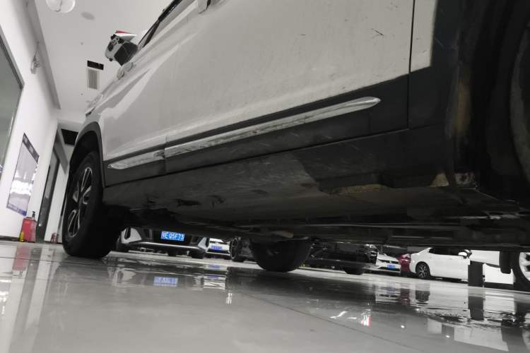 Used FORTHING T5 2022 Grand Edition 1.6L Manual Dream-Chasing Five-Seat Model Right Side Sill