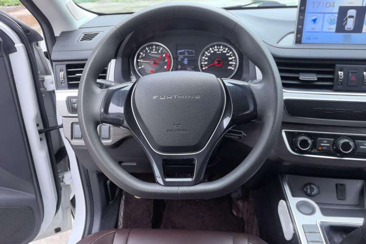 Used FORTHING T5 2022 Grand Edition 1.6L Manual Dream-Chasing Five-Seat Model Steering Wheel