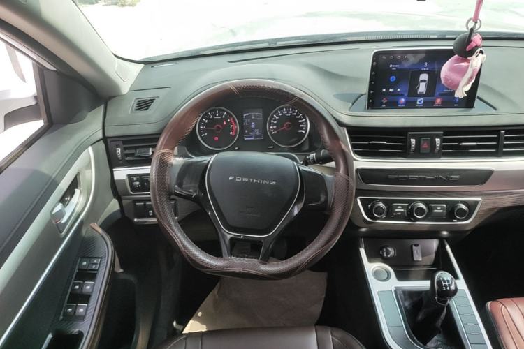 Used FORTHING T5 2022 Grand Edition 1.6L Manual Dream-Chasing Five-Seat Model Steering Wheel