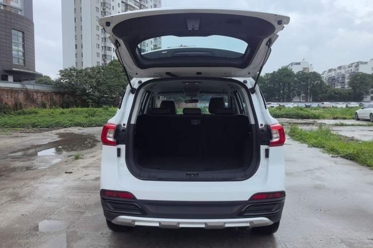 Used FORTHING T5 2022 Grand Edition 1.6L Manual Dream-Chasing Five-Seat Model Trunk