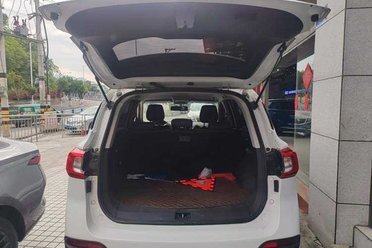 Used FORTHING T5 2022 Grand Edition 1.6L Manual Dream-Chasing Five-Seat Model Trunk