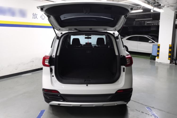 Used FORTHING T5 2022 Grand Edition 1.6L Manual Dream-Chasing Five-Seat Model Trunk