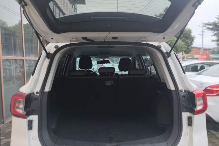 Used FORTHING T5 2022 Grand Edition 1.6L Manual Dream-Chasing Five-Seat Model Trunk