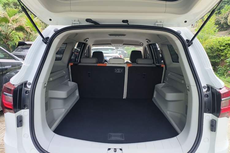 Used FORTHING T5 2022 Mach Edition 1.5T DCT High-Performance Five-Seater Trunk
