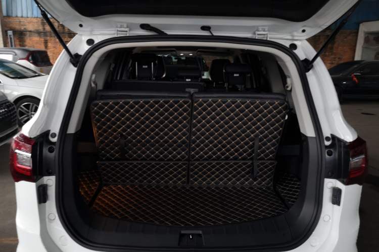 Used FORTHING T5 2022 Mach Edition 1.5T DCT Powerful 7-Seater Trunk