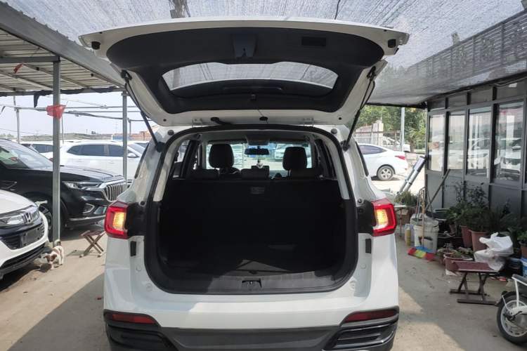 Used FORTHING T5 2022 Grand Edition 1.6L Manual Dream-Chasing Five-Seat Model Trunk