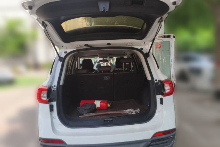 Used FORTHING T5 2022 Grand Edition 1.6L Manual Dream-Chasing Five-Seat Model Trunk
