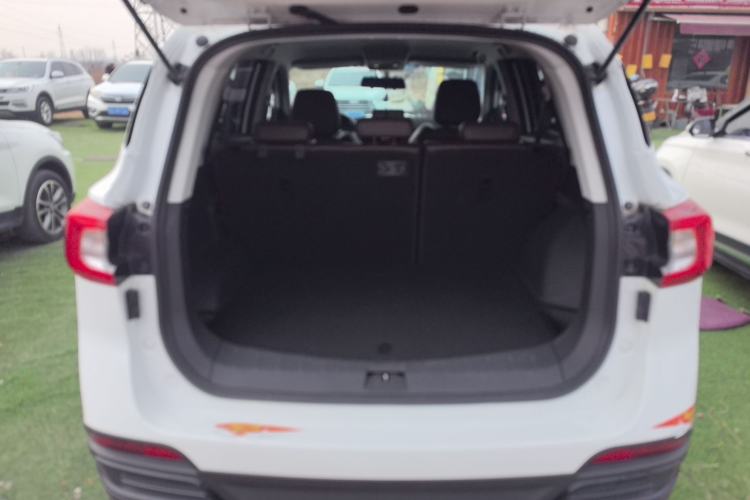 Used FORTHING T5 2022 Grand Edition 1.6L Manual Dream-Chasing Five-Seat Model Trunk