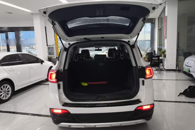 Used FORTHING T5 2022 Grand Edition 1.6L Manual Dream-Chasing Five-Seat Model Trunk