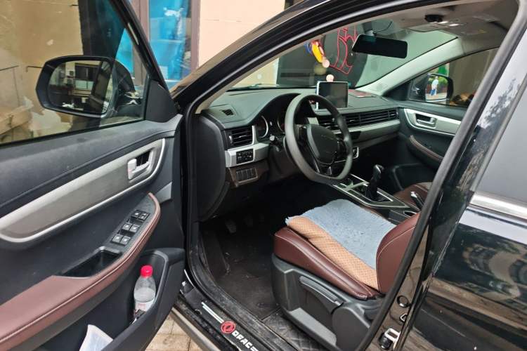 Used FORTHING T5 2023 Grand Edition 1.6L Manual Dream Version Five Seats Driver Seat
