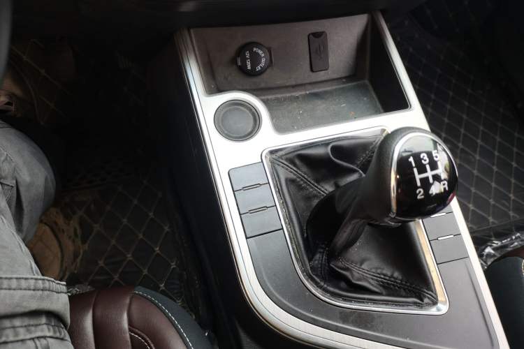 Used FORTHING T5 2023 Grand Edition 1.6L Manual Dream Version Five Seats Gear Lever