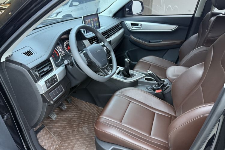 Used FORTHING T5 2023 Grand Edition 1.6L Manual Dream Version Five Seats Interior 3