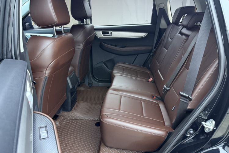 Used FORTHING T5 2023 Grand Edition 1.6L Manual Dream Version Five Seats Interior 4