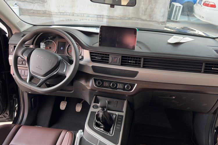 Used FORTHING T5 2023 Grand Edition 1.6L Manual Dream Version Five Seats Interior 5
