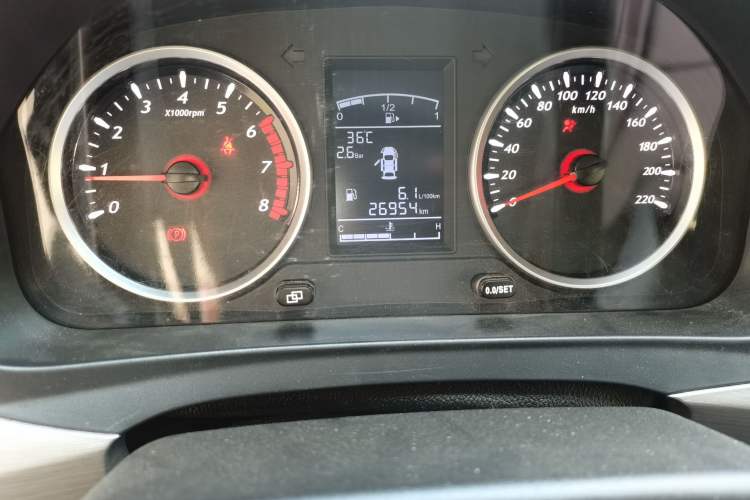 Used FORTHING T5 2023 Grand Edition 1.6L Manual Dream Version Five Seats Odometer Close Up
