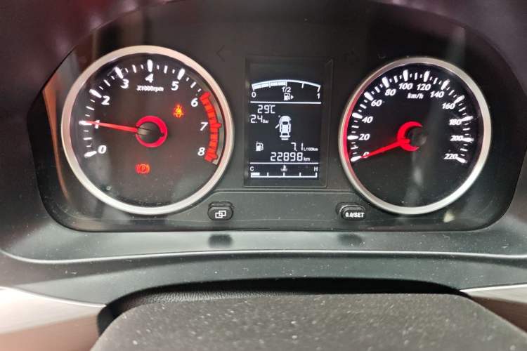 Used FORTHING T5 2023 Grand Edition 1.6L Manual Dream Version Five Seats Odometer Close Up