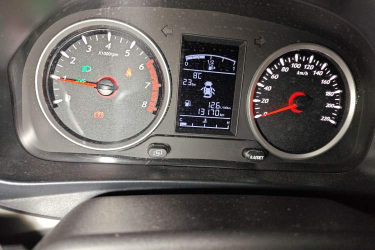 Used FORTHING T5 2023 Grand Edition 1.6L Manual Dream Version Five Seats Odometer Close Up