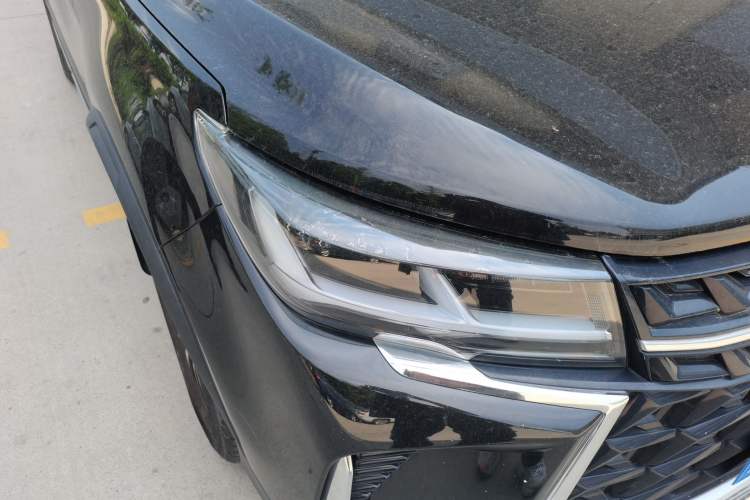 Used FORTHING T5 2023 Grand Edition 1.6L Manual Dream Version Five Seats Right Front Headlight