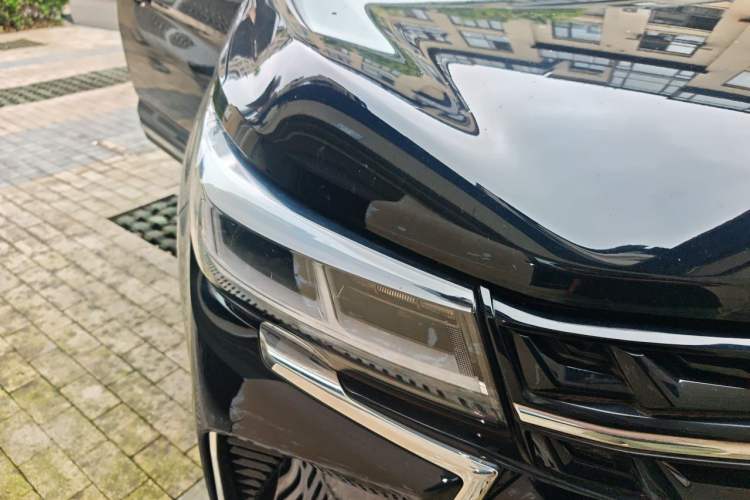 Used FORTHING T5 2023 Grand Edition 1.6L Manual Dream Version Five Seats Right Front Headlight