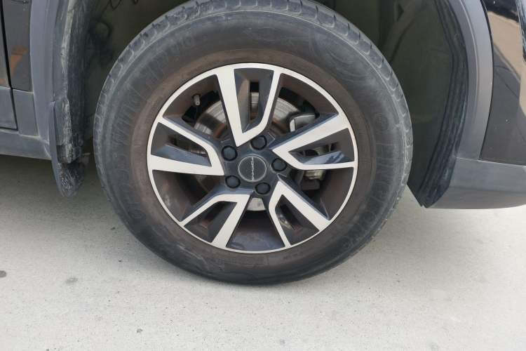 Used FORTHING T5 2023 Grand Edition 1.6L Manual Dream Version Five Seats Right Front Wheel Hub