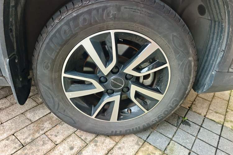 Used FORTHING T5 2023 Grand Edition 1.6L Manual Dream Version Five Seats Right Front Wheel Hub
