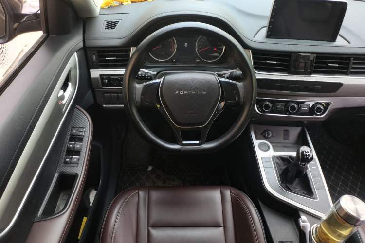 Used FORTHING T5 2023 Grand Edition 1.6L Manual Dream Version Five Seats Steering Wheel