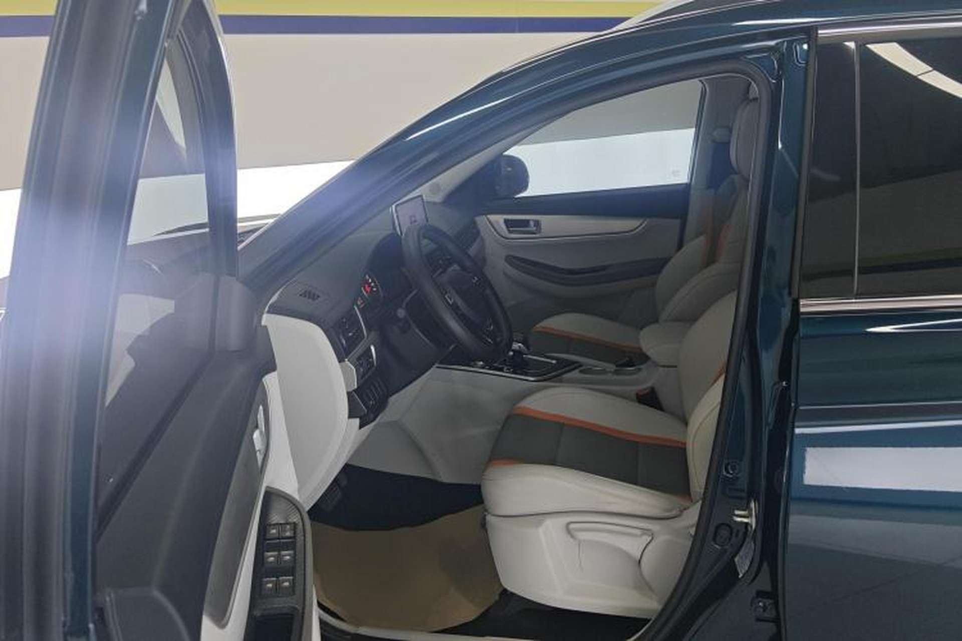 Used FORTHING T5 2023 Mach Edition 1.5T DCT Xunchi Version 7 Seats Left Front Seat