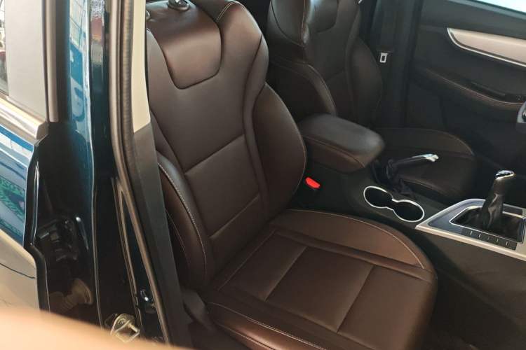 Used FORTHING T5 2023 Grand Edition 1.6L Manual Dream Version Five Seats Right Front Seat