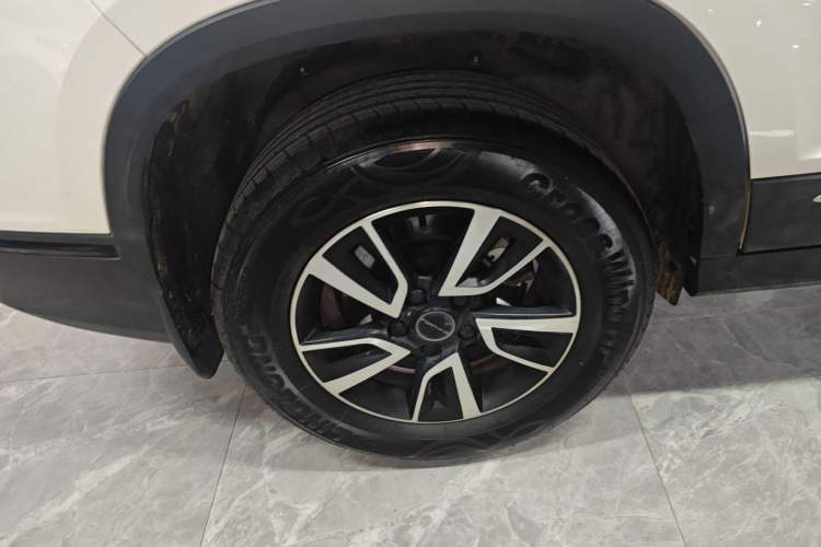 Used FORTHING T5 2023 Grand Edition 1.6L Manual Dream Version Five Seats Exterior 5