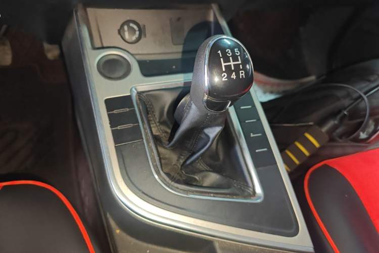 Used FORTHING T5 2023 Grand Edition 1.6L Manual Dream Version Five Seats Gear Lever