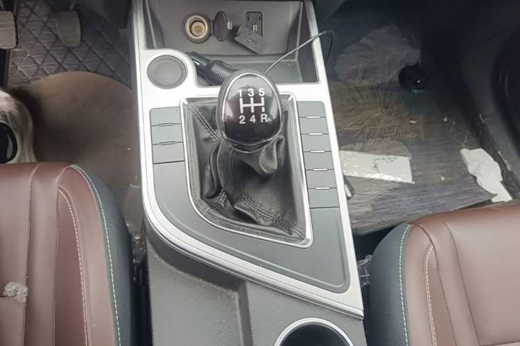 Used FORTHING T5 2023 Grand Edition 1.6L Manual Dream Version Five Seats Gear Lever
