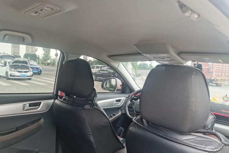 Used FORTHING T5 2023 Grand Edition 1.6L Manual Dream Version Five Seats Interior 4