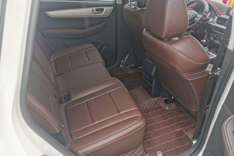 Used FORTHING T5 2023 Grand Edition 1.6L Manual Dream Version Five Seats Interior 5